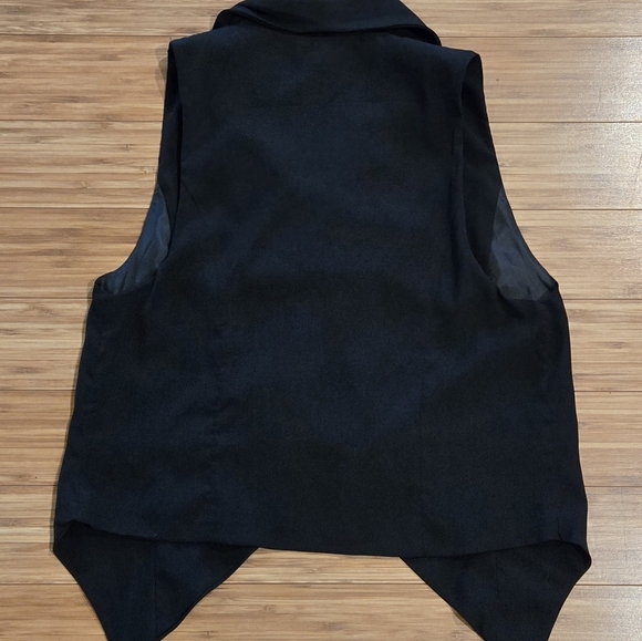 Zenana Black Sleeveless Draped Vest - Picture 6 of 6